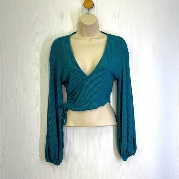 Urban Outfitters - Addie Soft Cozy Cropped Puffed Sleeves Wrap Top Size Small - Picture 1 of 13